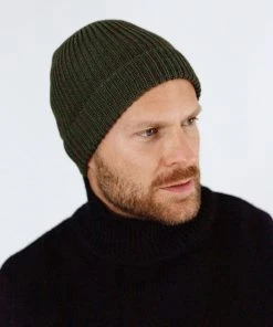 Peregrine - Porter Ribbed Beanie In Olive Knitwear