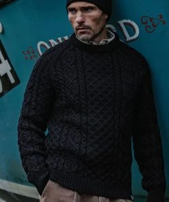 Knitwear Peregrine - Hudson Aran Jumper In Black