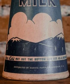 Antiques 1930/40's Dakota Paper Co. Fresh Pure Milk Cardboard Cone. Aberdeen (South Dakota)